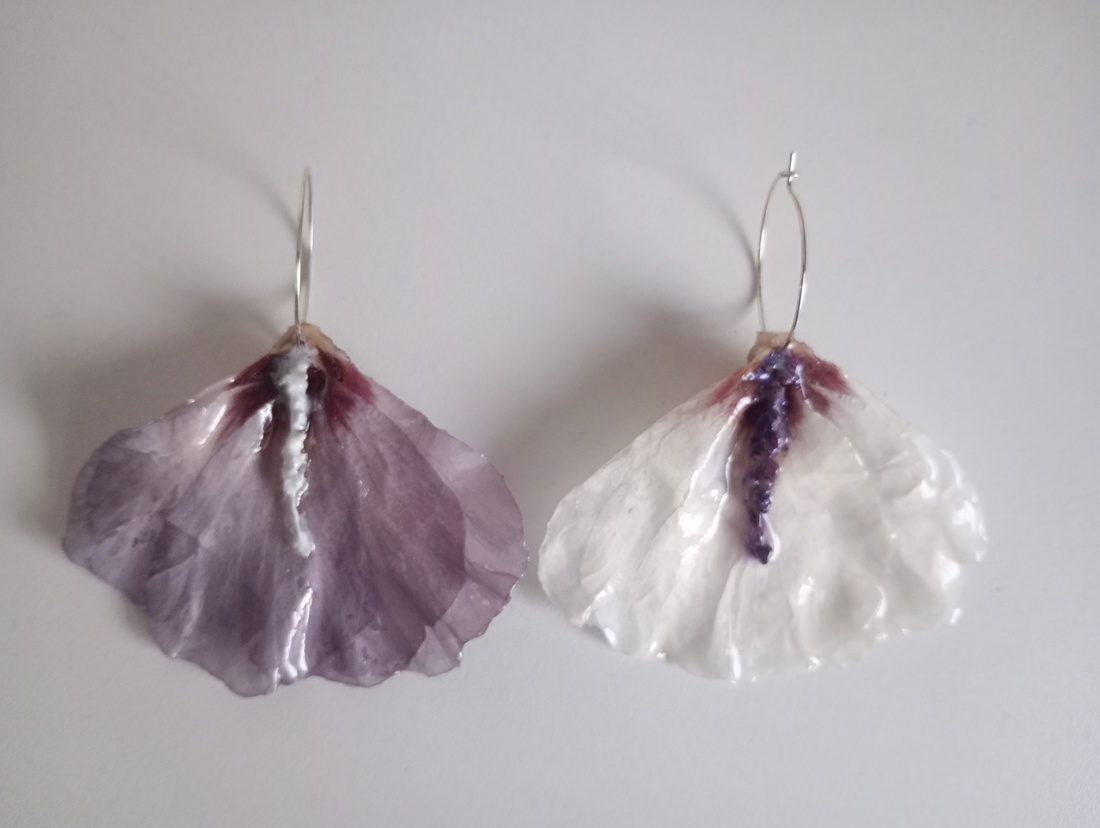 Cercei hibiscus  - bijuterii - cercei - cercei din rășină - Artynos.ro