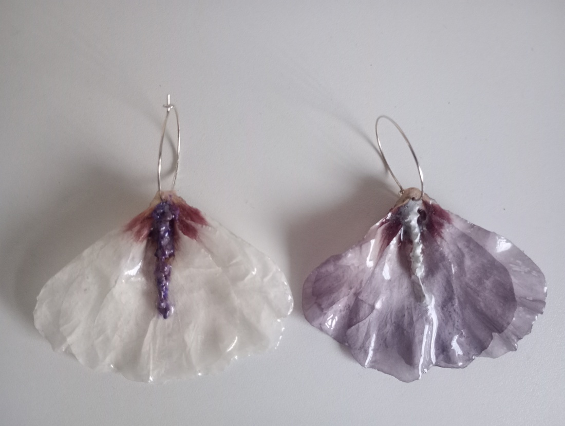 Cercei hibiscus  - bijuterii - cercei - cercei din rășină - Artynos.ro