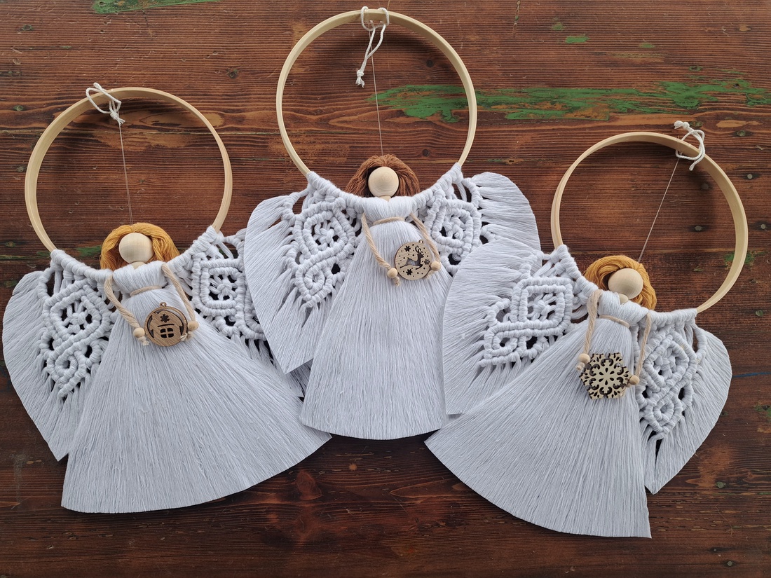 Îngeraș Macrame de Crăciun Handmade � Decorațiune Albă pe Cerc de Bambus cu Fulg de Nea din Lemn, Cadou de Crăciun - crăciun - decorațiuni de crăciun de casă - decorațiuni pentru ușă de crăciun - Artynos.ro