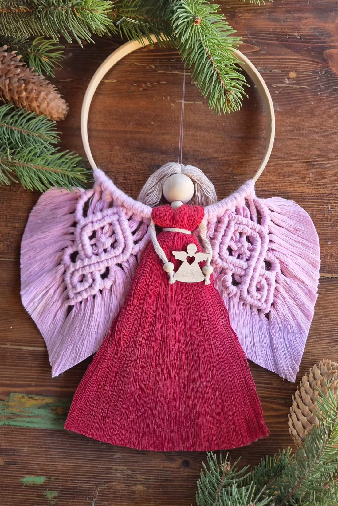 Îngeraș Macrame de Crăciun Handmade � Decorațiune Albă pe Cerc de Bambus cu Fulg de Nea din Lemn, Cadou de Crăciun - crăciun - decorațiuni de crăciun de casă - decorațiuni pentru ușă de crăciun - Artynos.ro