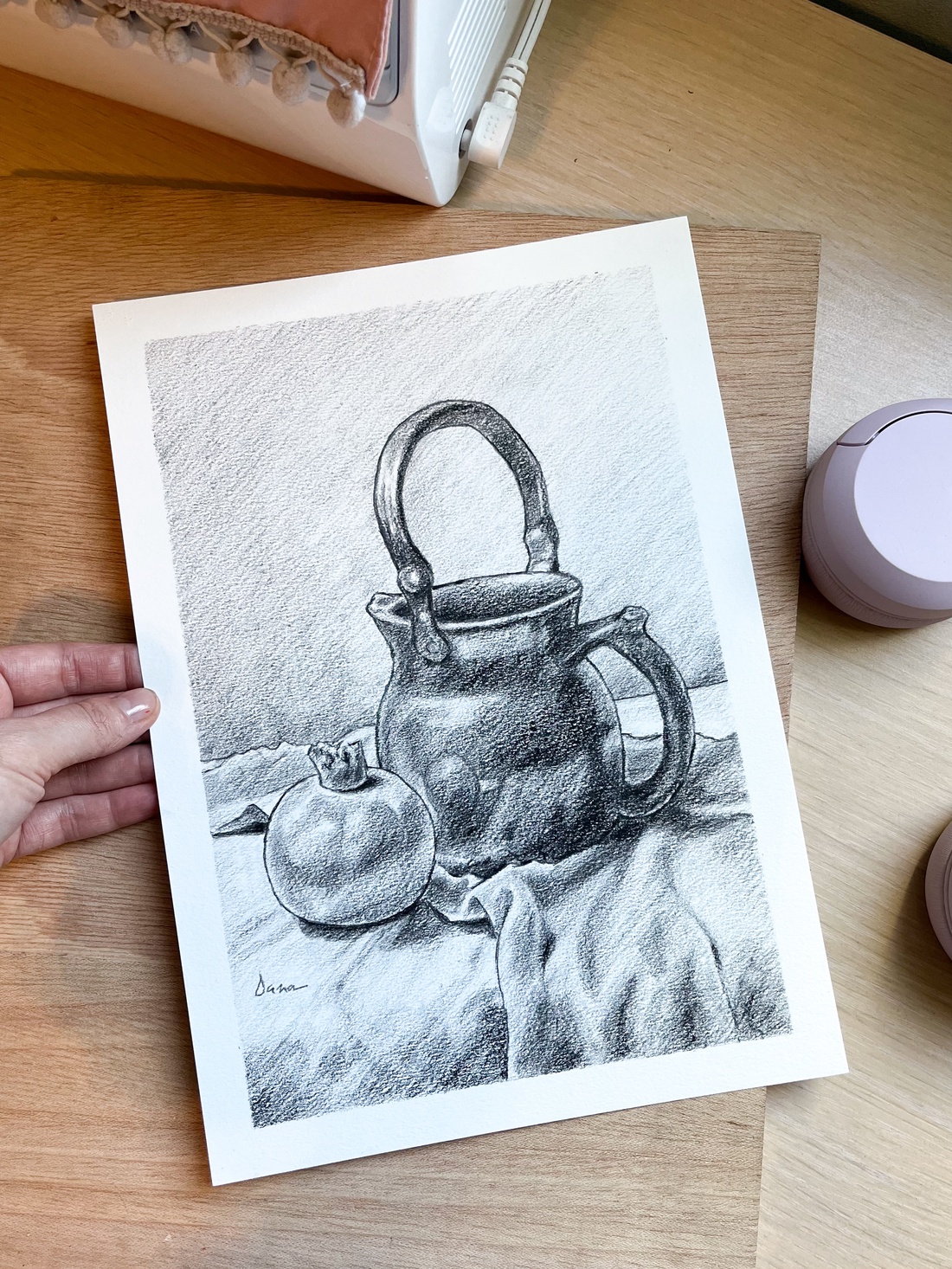 Desen în creion - ulcior cu rodie - arte vizuale și accesorii  - grafică, ilustrație - desen în creion - Artynos.ro