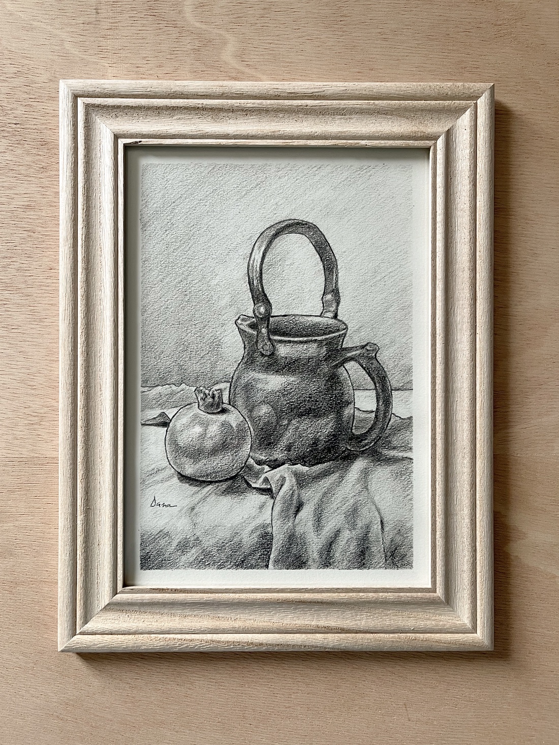 Desen în creion - ulcior cu rodie - arte vizuale și accesorii  - grafică, ilustrație - desen în creion - Artynos.ro