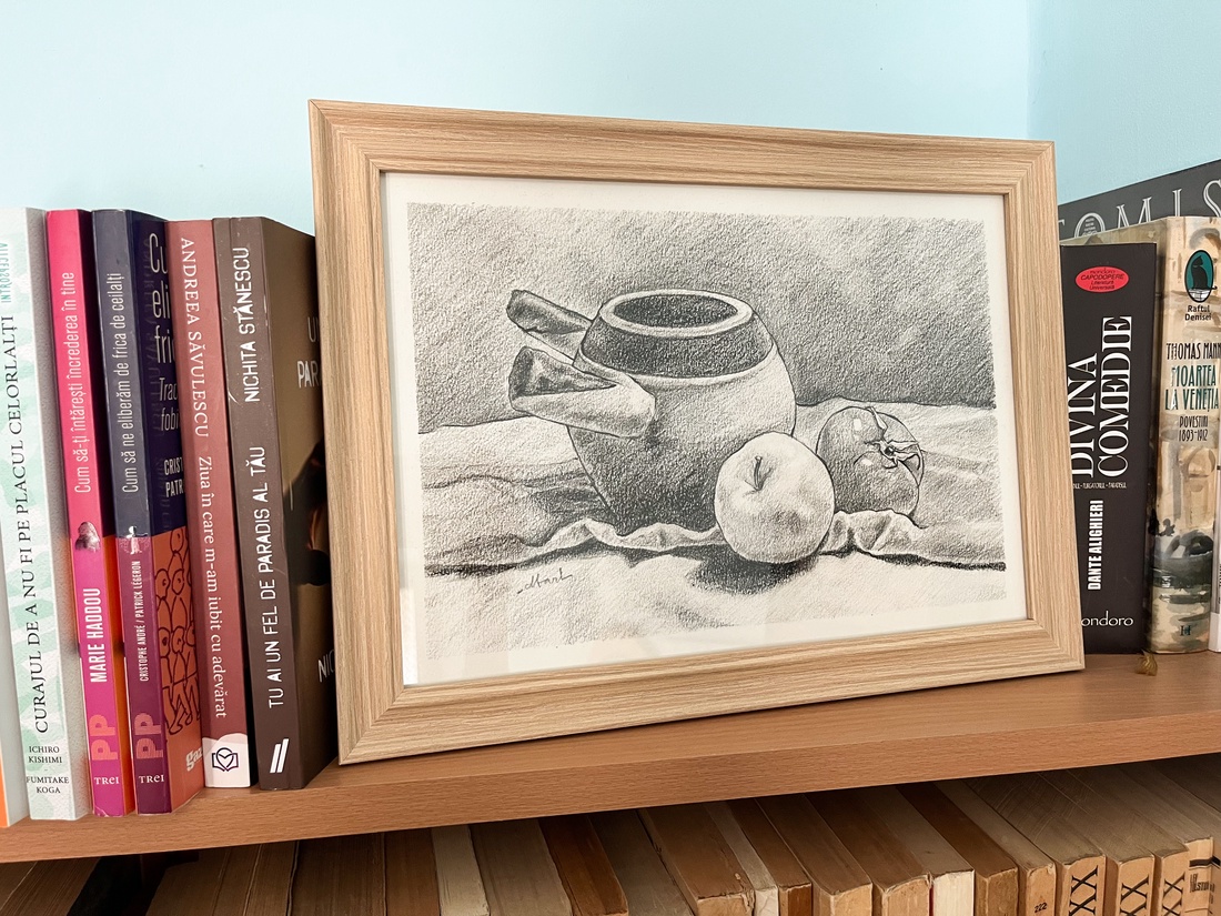 Desen în creion - ulcior cu măr și roșie  - arte vizuale și accesorii  - grafică, ilustrație - desen în creion - Artynos.ro