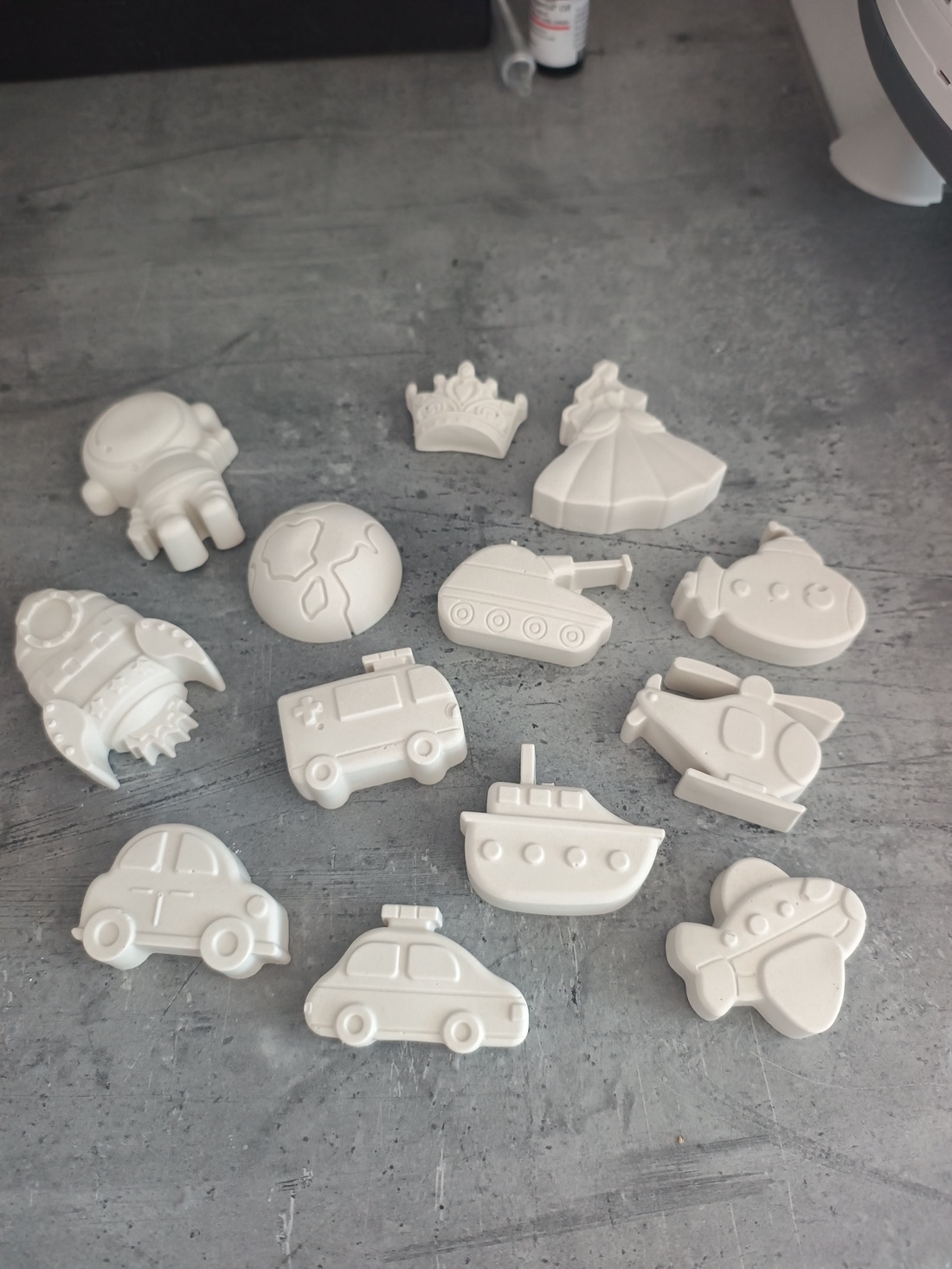 Figurine aleatorii pentru pictat - arte vizuale și accesorii  - sculptură - sculpturi și figurine din ceramică - Artynos.ro