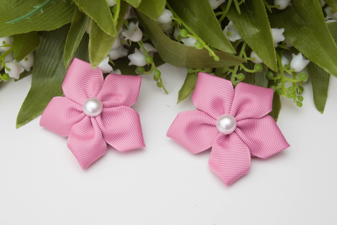 Agrafă de păr în formă de floare � roz malva -  - Artynos.ro