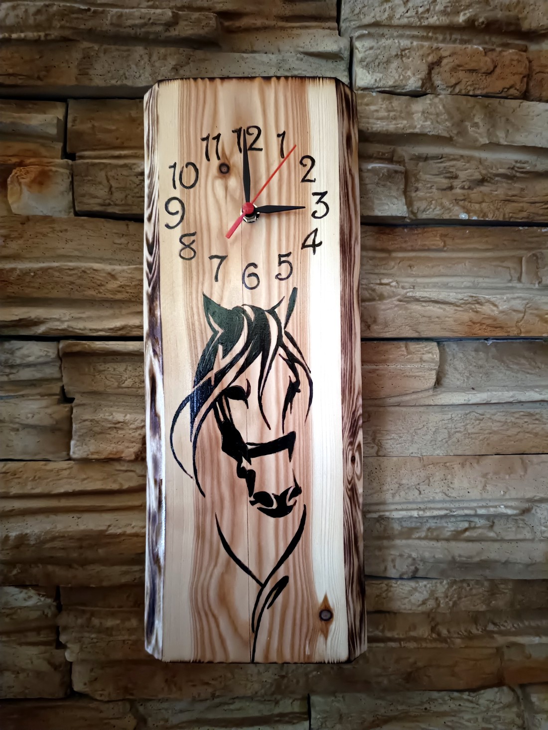 Ceas de perete din sequoia de cal - - Artynos.ro Ceas de perete din sequoia de cal - - Artynos.ro