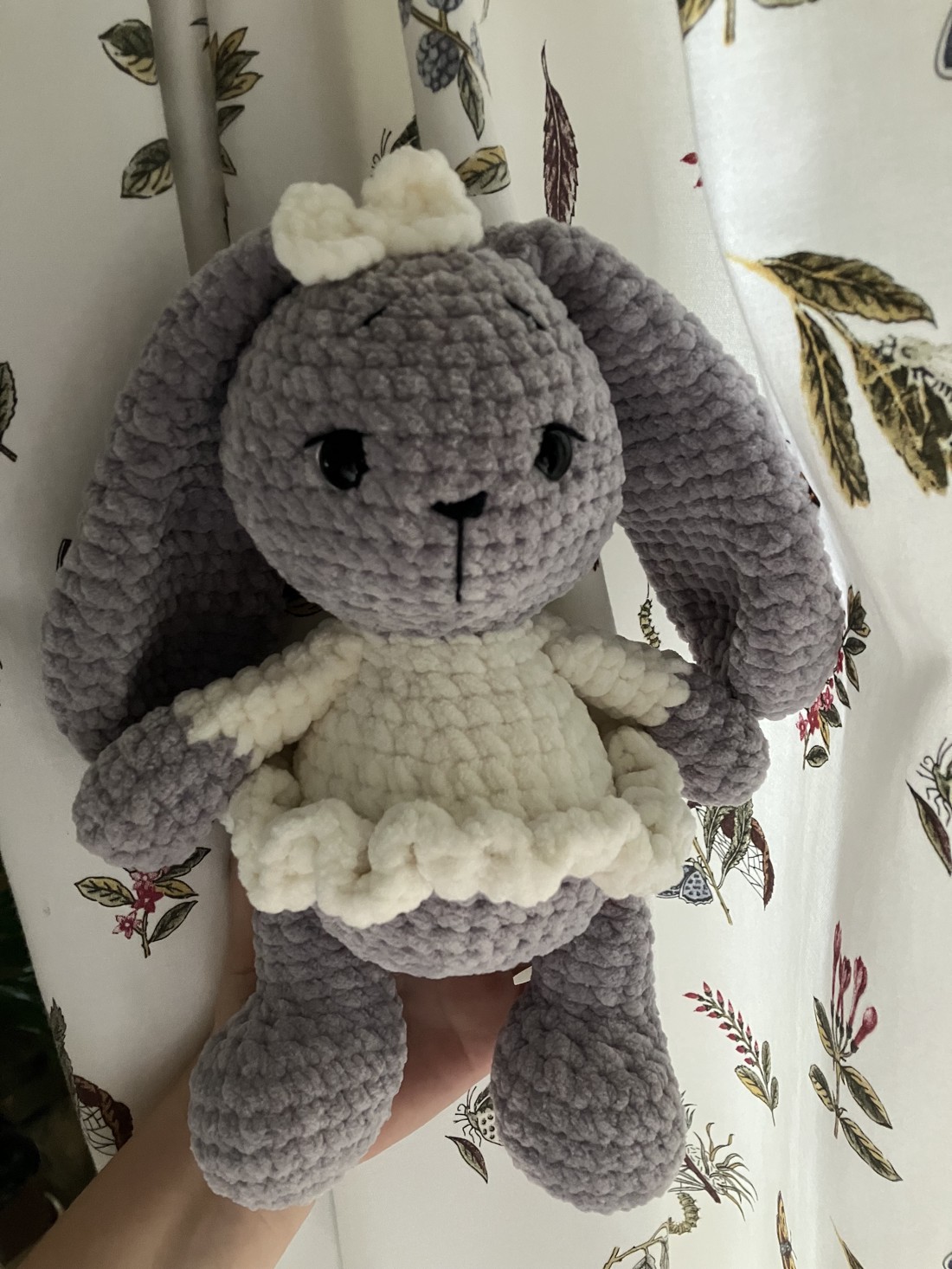 Chenille iepuraș croșetat - jucării și echipamente pentru copii - plușuri - iepure de pluș - Artynos.ro