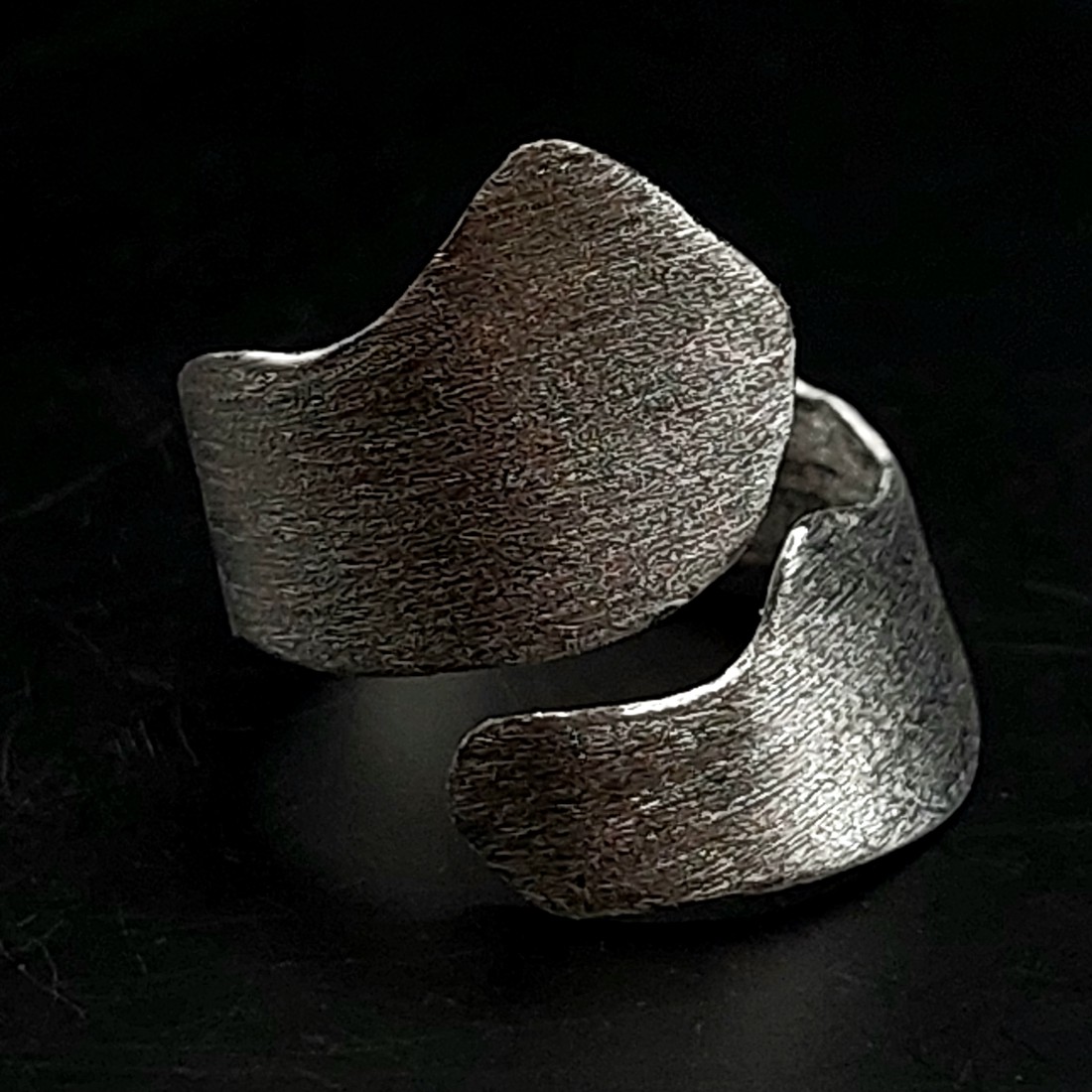 Inel Balaton minimalist din aluminiu cu strălucire specială -  - Artynos.ro Inel Balaton minimalist din aluminiu cu strălucire specială -  - Artynos.ro