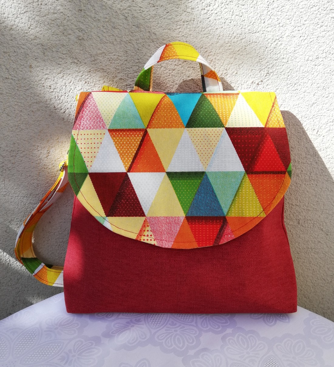Triunghi model burgundy rucsac pentru femei - geantă și husă - rucsacuri - rucsac damă, rucsac bărbați - Artynos.ro Triunghi model burgundy rucsac pentru femei - geantă și husă - rucsacuri - rucsac damă, rucsac bărbați - Artynos.ro