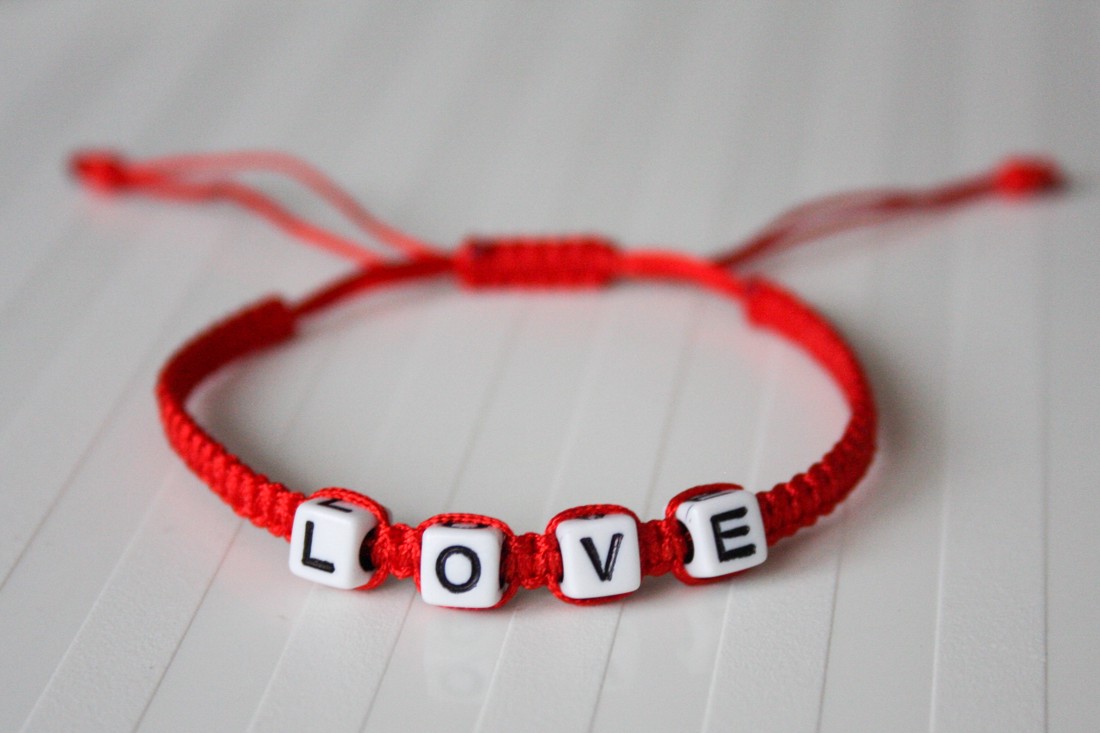 Brățară macramé împletită - Red with LOVE -  - Artynos.ro
