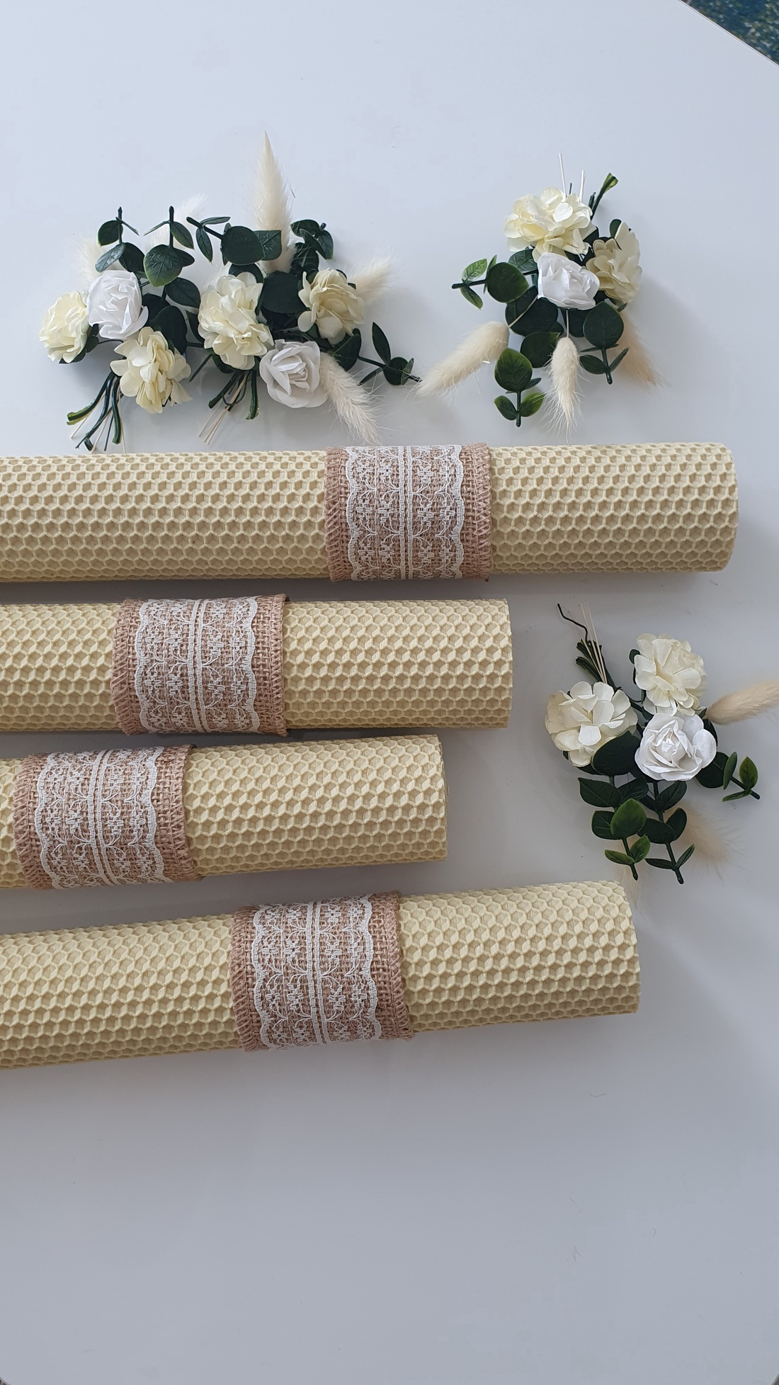 Set lumânări cununie, din ceară naturală de albine - accesorii nuntă - materiale decor pentru nuntă - lumânări de nuntă și suport lumânări - Artynos.ro