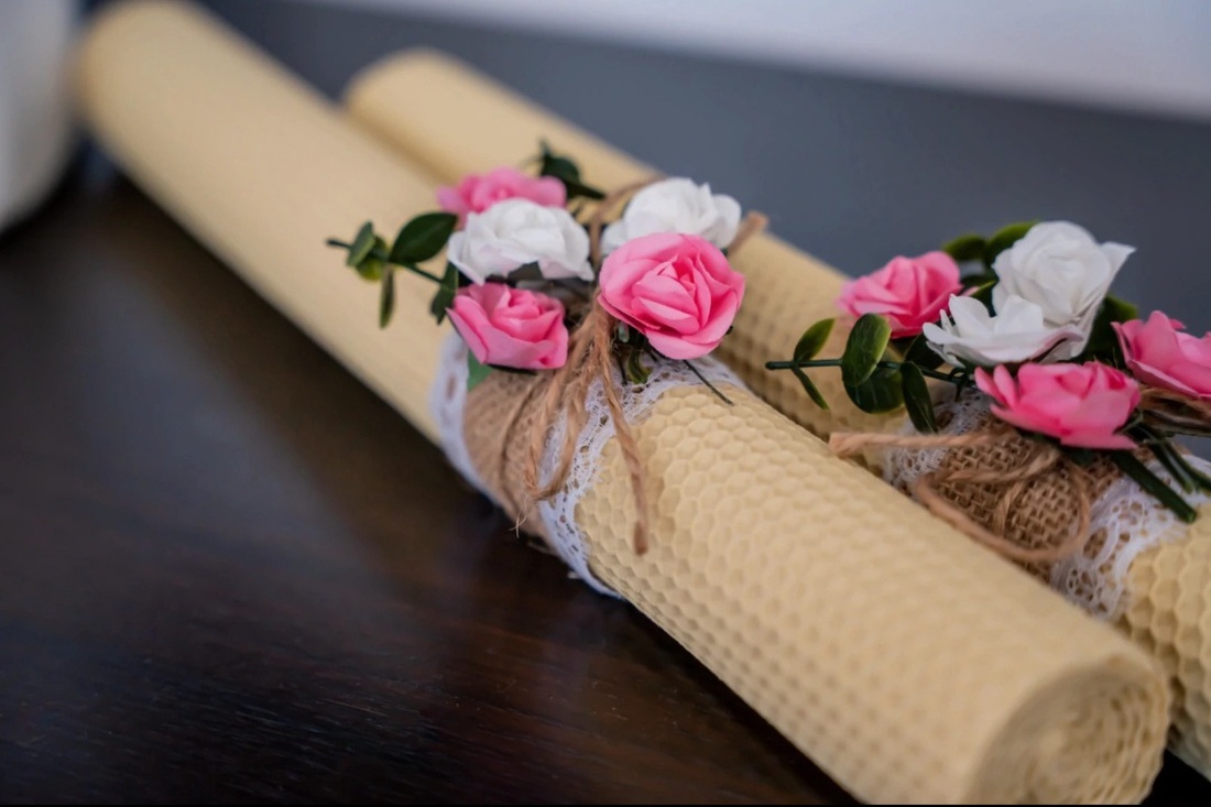 Set lumânări cununie, din ceară naturală de albine - accesorii nuntă - materiale decor pentru nuntă - lumânări de nuntă și suport lumânări - Artynos.ro