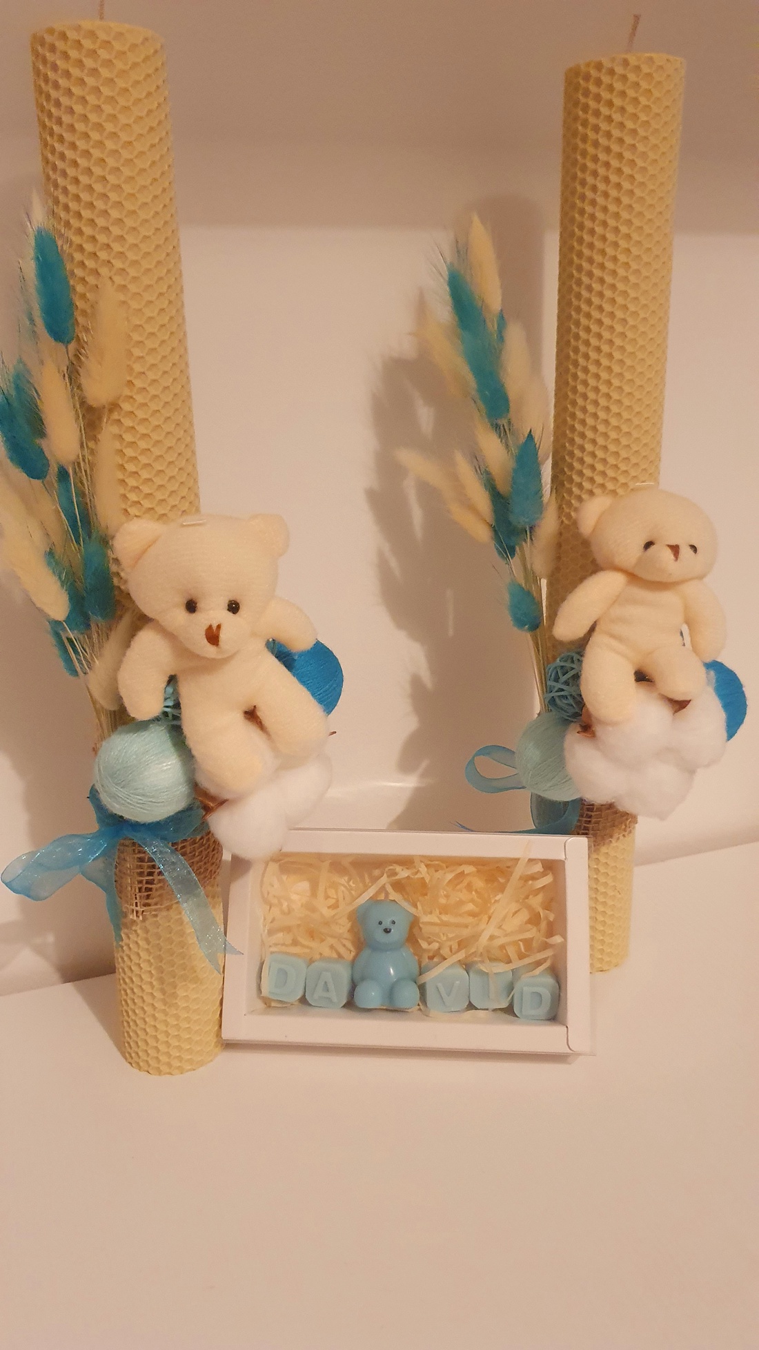 Lumânare botez băiețel, din ceară naturală de albine - accesorii nuntă - materiale decor pentru nuntă - lumânări de nuntă și suport lumânări - Artynos.ro