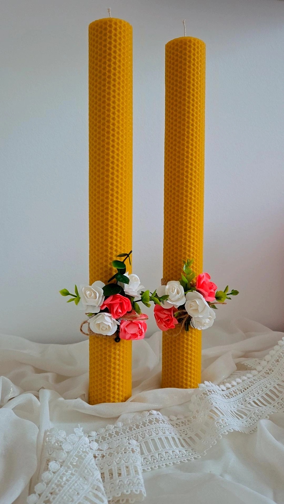 Set lumânări cununie/botez, din ceară naturală de albine - accesorii nuntă - materiale decor pentru nuntă - lumânări de nuntă și suport lumânări - Artynos.ro
