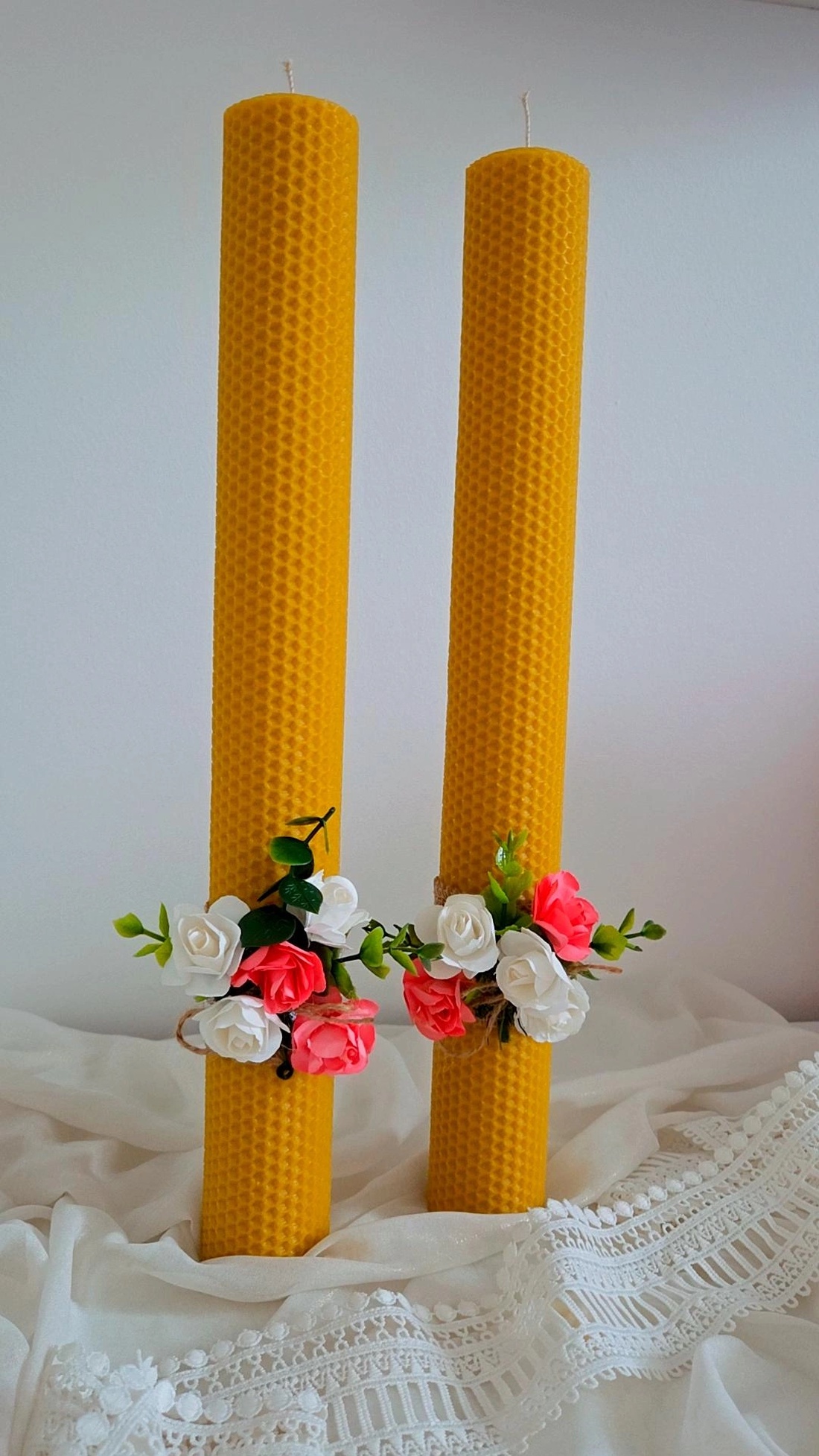 Set lumânări cununie/botez, din ceară naturală de albine - accesorii nuntă - materiale decor pentru nuntă - lumânări de nuntă și suport lumânări - Artynos.ro