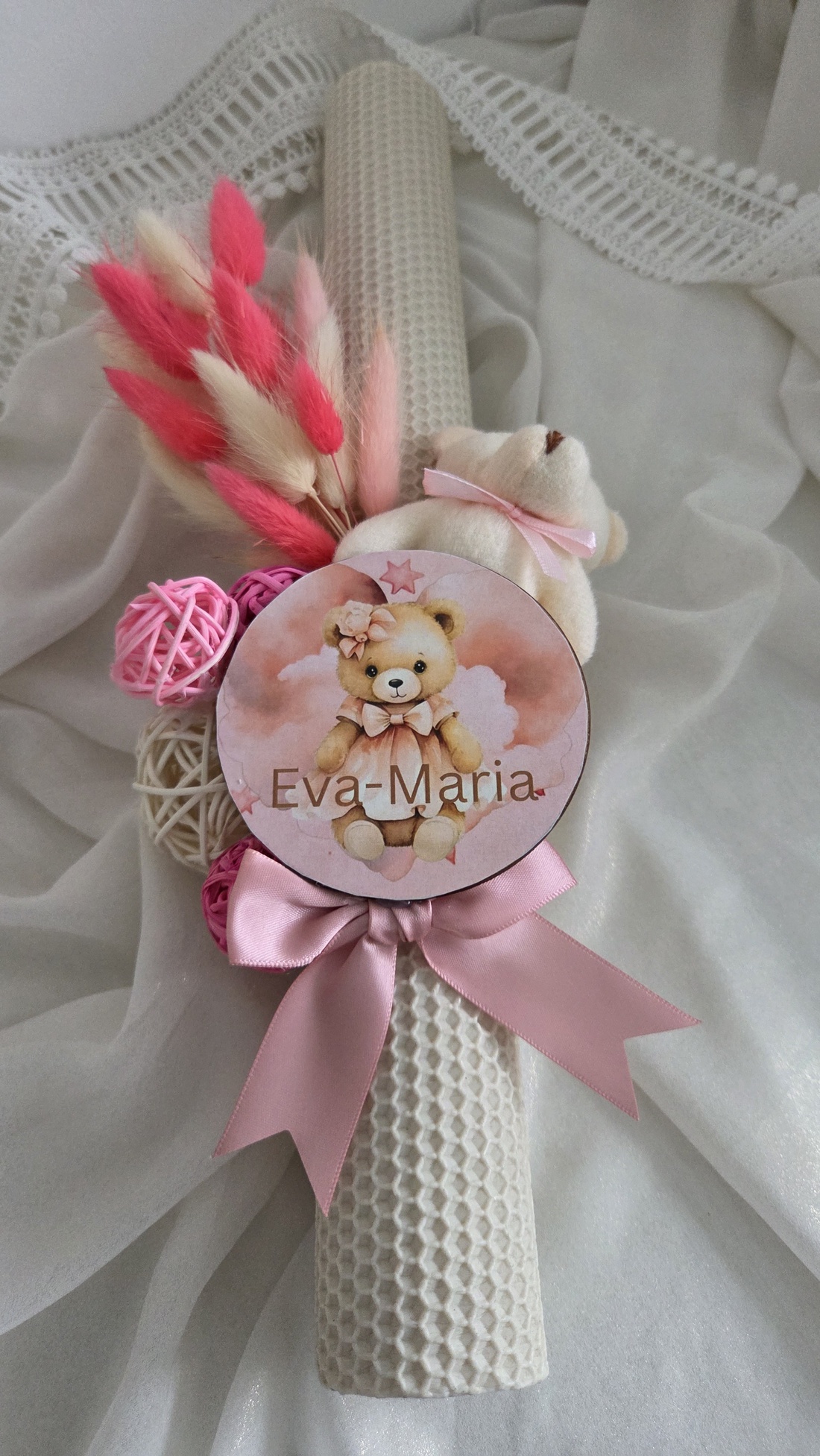 Lumânare botez fetiță personalizată, din ceară naturală de albine, tip fagure - jucării și echipamente pentru copii - daruri de botez - Artynos.ro