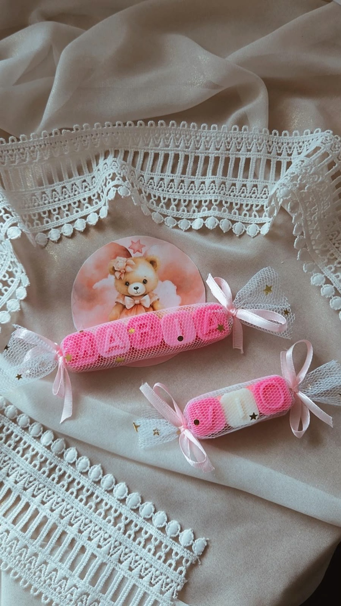 Mărturii botez bebe fetiță, personalizate, nume fata - jucării și echipamente pentru copii - daruri de botez - Artynos.ro