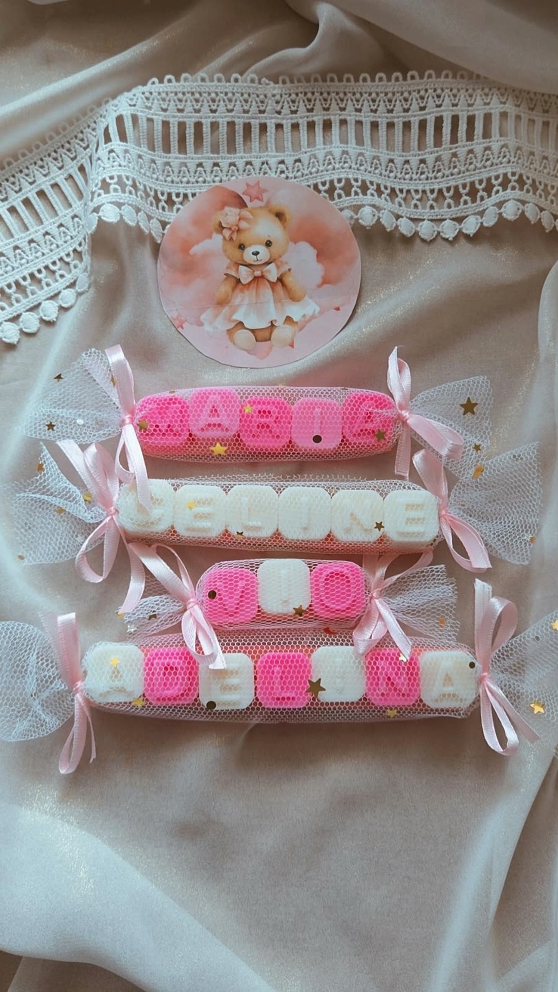 Mărturii botez bebe fetiță, personalizate, nume fata - jucării și echipamente pentru copii - daruri de botez - Artynos.ro
