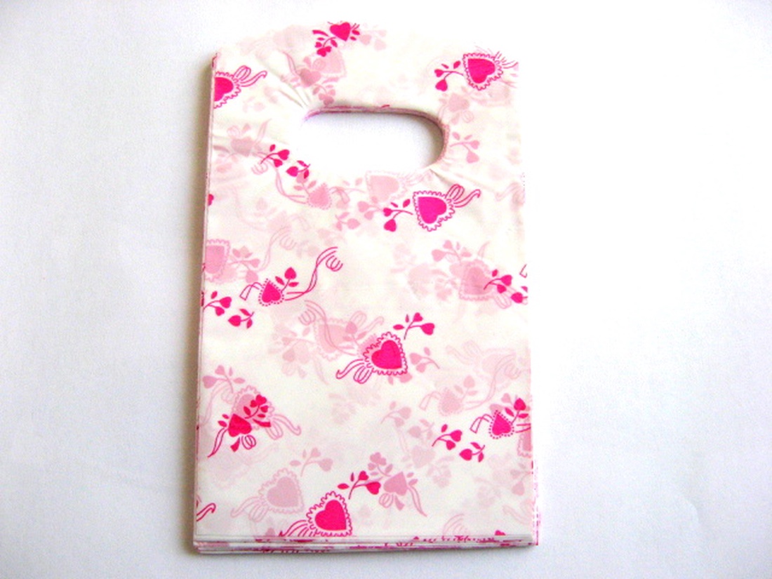 Punguta plastic de cadou cu cu inimioare roz 15871 - crăciun - accesorii cadou de crăciun - pungi cadou de crăciun - Artynos.ro