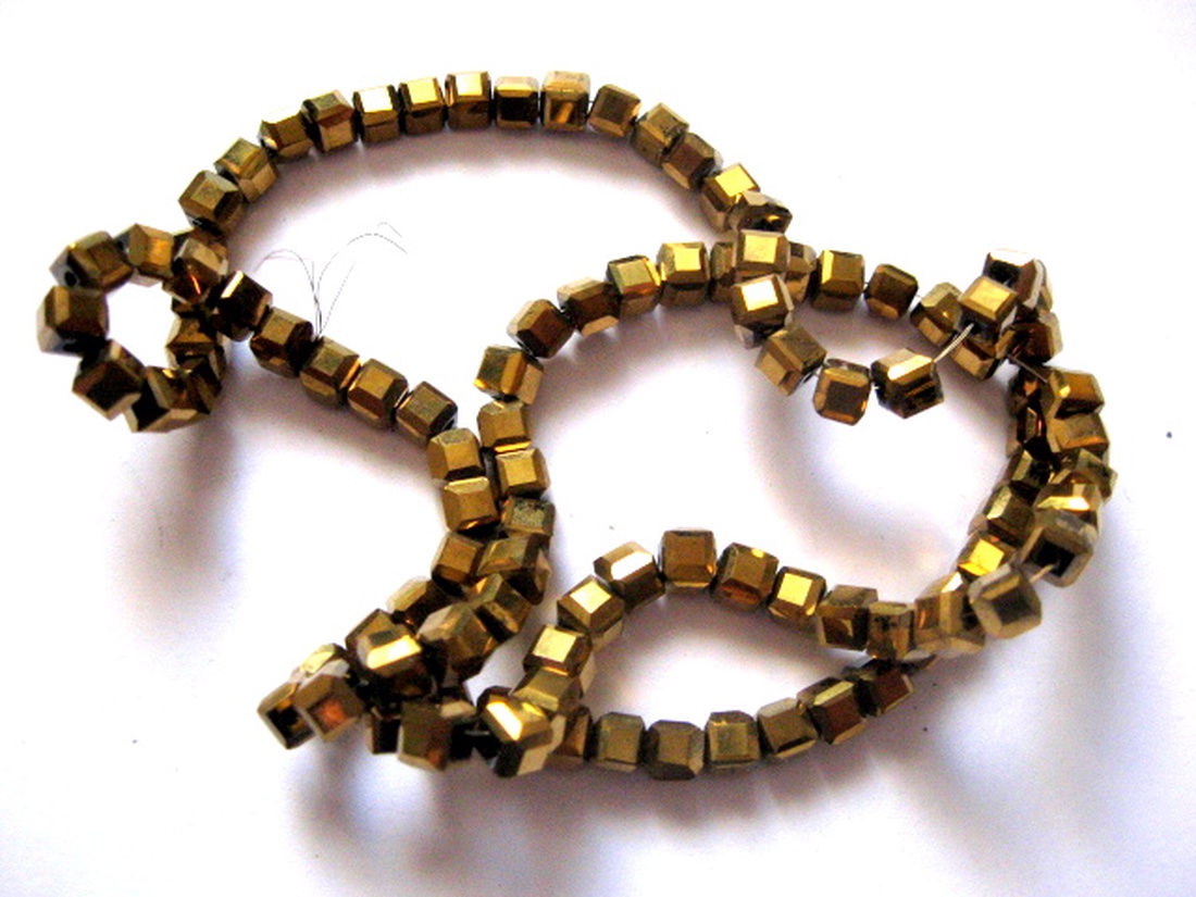 sirag cristale  sticla auriu inchis cuburi 51292 - accessorii și unelte - mărgea, componente de bijuterii - lentile din sticlă - Artynos.ro