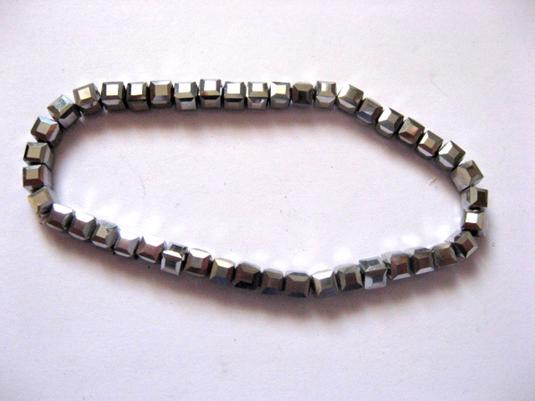 sirag cristale  sticla argintiu cuburi 51298 - accessorii și unelte - mărgea, componente de bijuterii - mărgea din sticlă - Artynos.ro