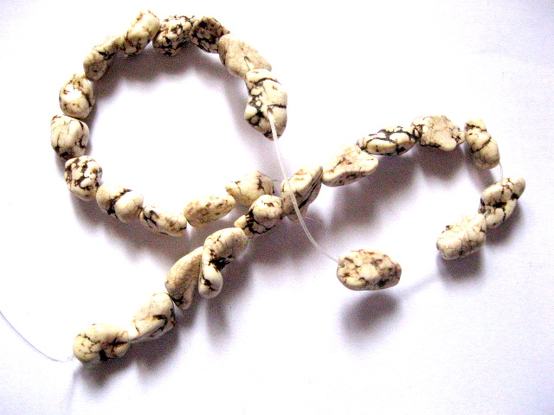 Sirag howlite  alb neregulat  51431 - accessorii și unelte - mărgea, componente de bijuterii - piatră prețioasă - Artynos.ro