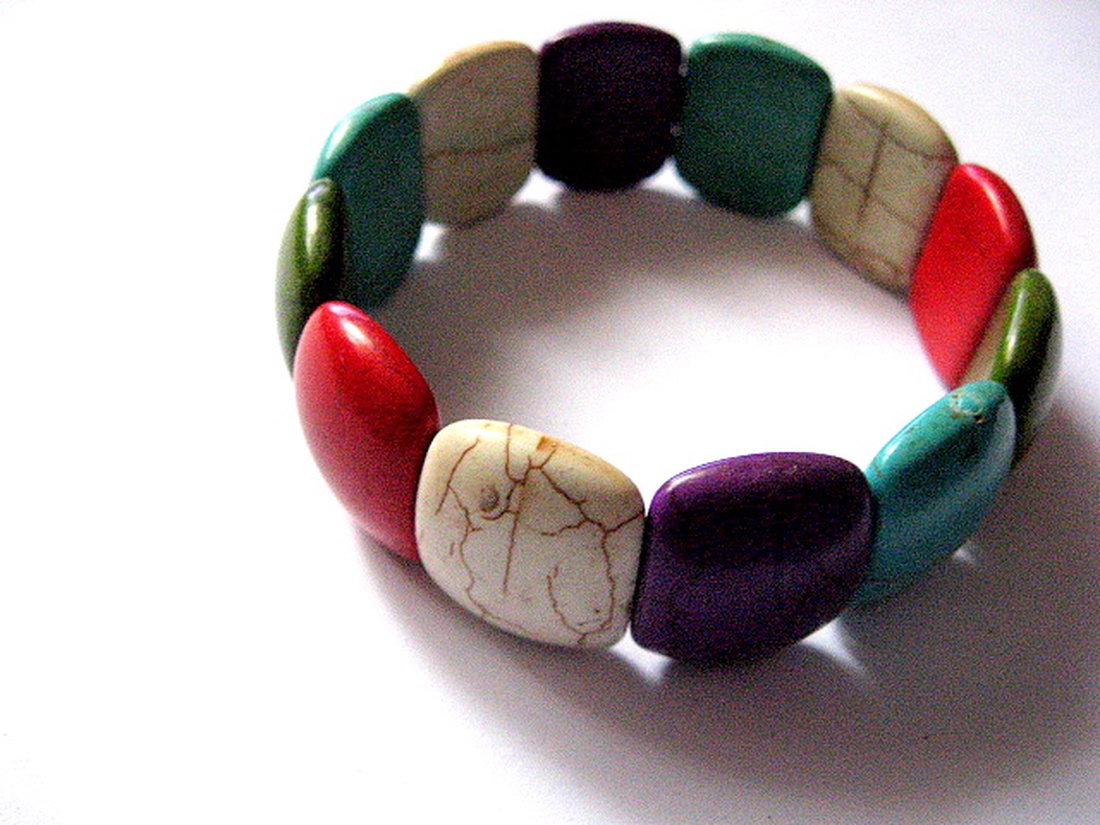 margele howlite turcoaz , alb , mov .rosu si verde 51426 - accessorii și unelte - mărgea, componente de bijuterii - piatră prețioasă - Artynos.ro