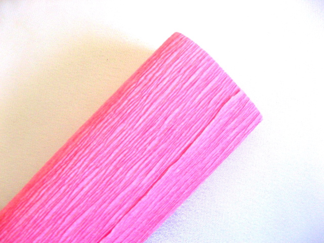 Hartie creponata floristica roz 51868 - accessorii și unelte - hârtie - hârtie decorativă - Artynos.ro