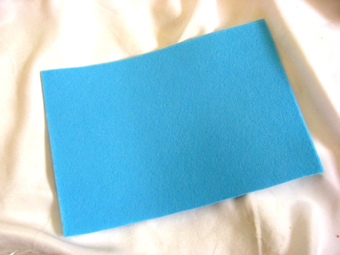 Coală de fetru albastru  deschis 52198 - arte vizuale și accesorii  - imagini cu broderii - tablou textil din fetru - Artynos.ro