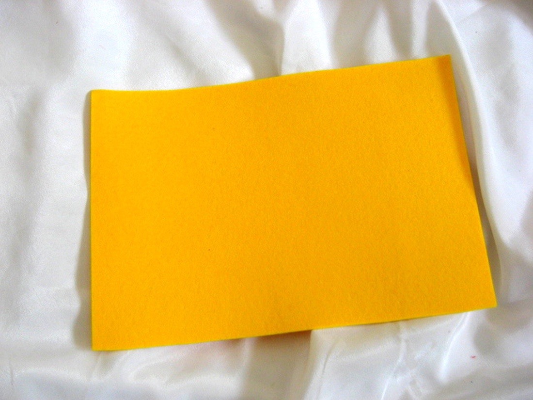 Coală de fetru galben 52203 - arte vizuale și accesorii  - imagini cu broderii - tablou textil din fetru - Artynos.ro