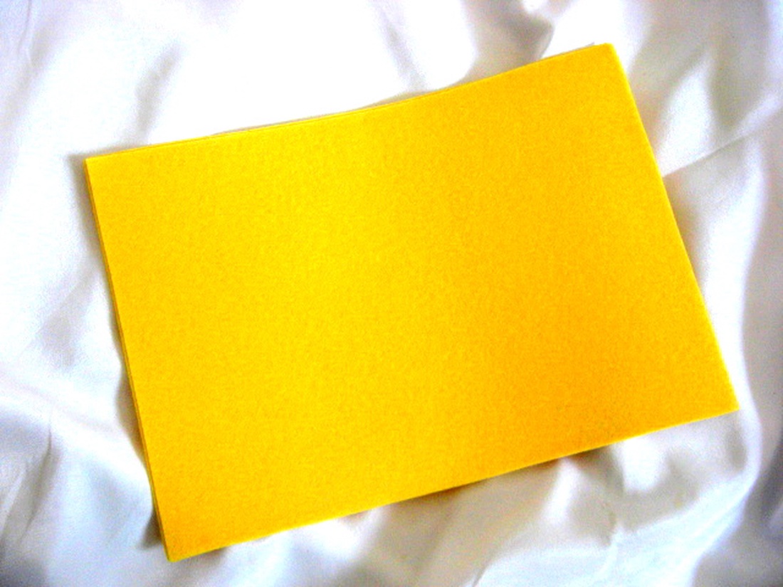 Coală de fetru galben 52207 - arte vizuale și accesorii  - imagini cu broderii - tablou textil din fetru - Artynos.ro