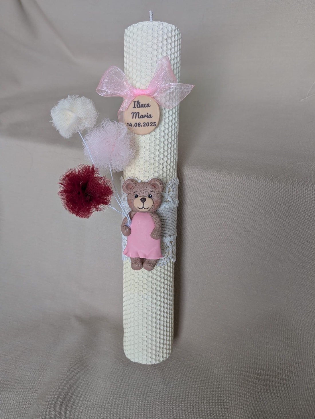 Lumânare de botez personalizată decor delicat cu ursuleț din lut polimeric - îmbrăcăminte și modă - haine bebeluși, haine copii - rochii botez - Artynos.ro Lumânare de botez personalizată decor delicat cu ursuleț din lut polimeric - îmbrăcăminte și modă - haine bebeluși, haine copii - rochii botez - Artynos.ro