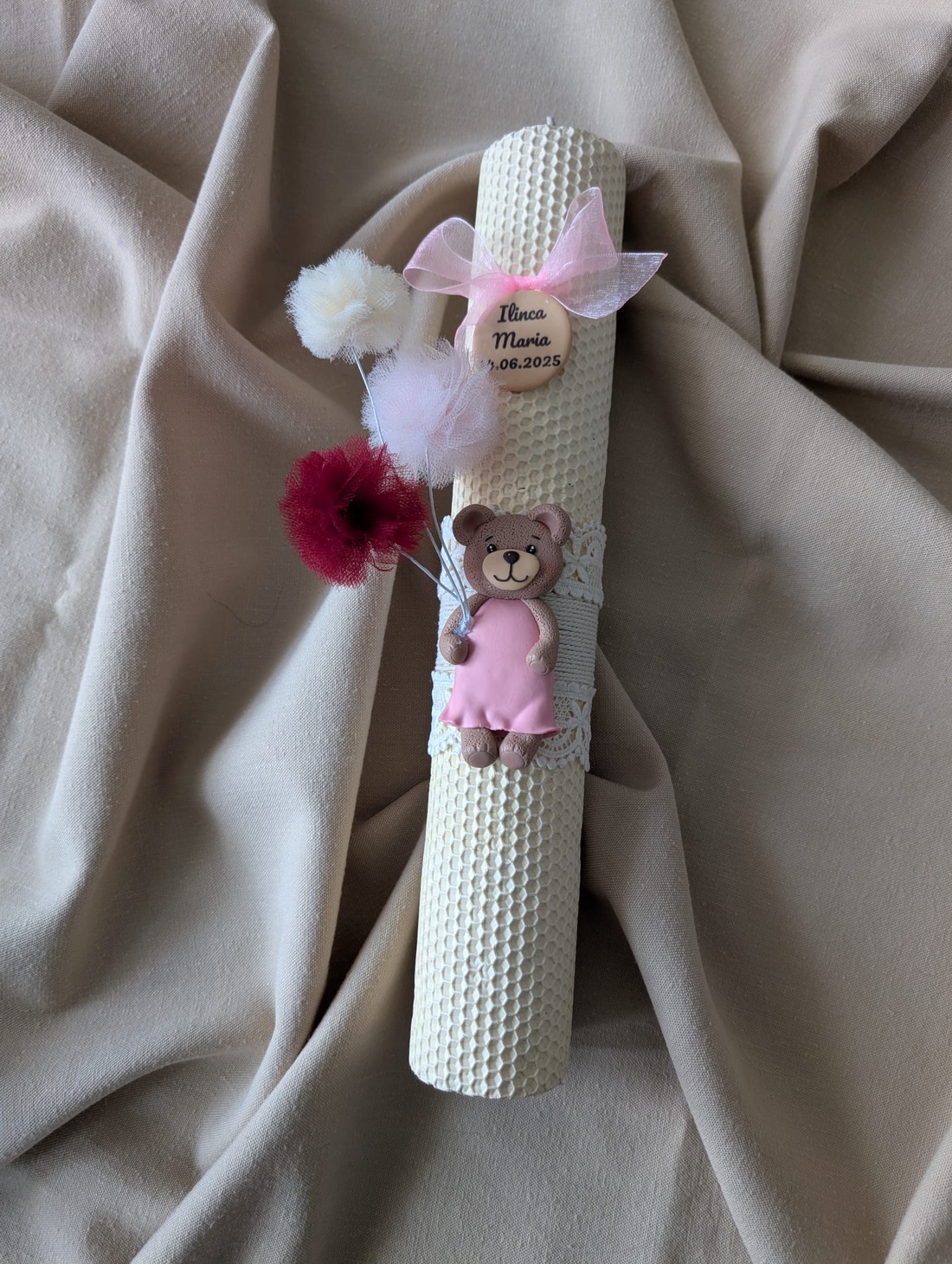 Lumânare de botez personalizată decor delicat cu ursuleț din lut polimeric - îmbrăcăminte și modă - haine bebeluși, haine copii - rochii botez - Artynos.ro Lumânare de botez personalizată decor delicat cu ursuleț din lut polimeric - îmbrăcăminte și modă - haine bebeluși, haine copii - rochii botez - Artynos.ro
