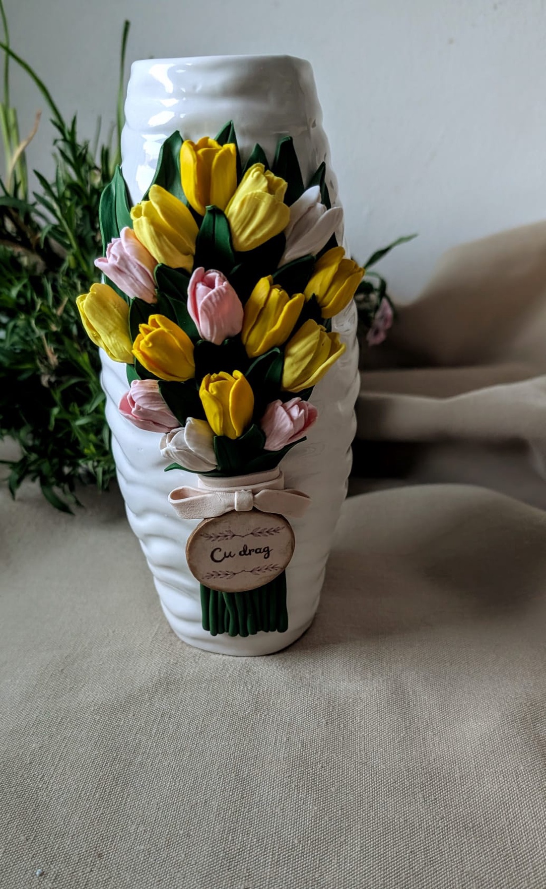 Vază decorativă handmade cu lalele din lut polimeric � personalizabilă - casă & stil de viață - decorațiuni de casă - accesorii florale - vaze - Artynos.ro