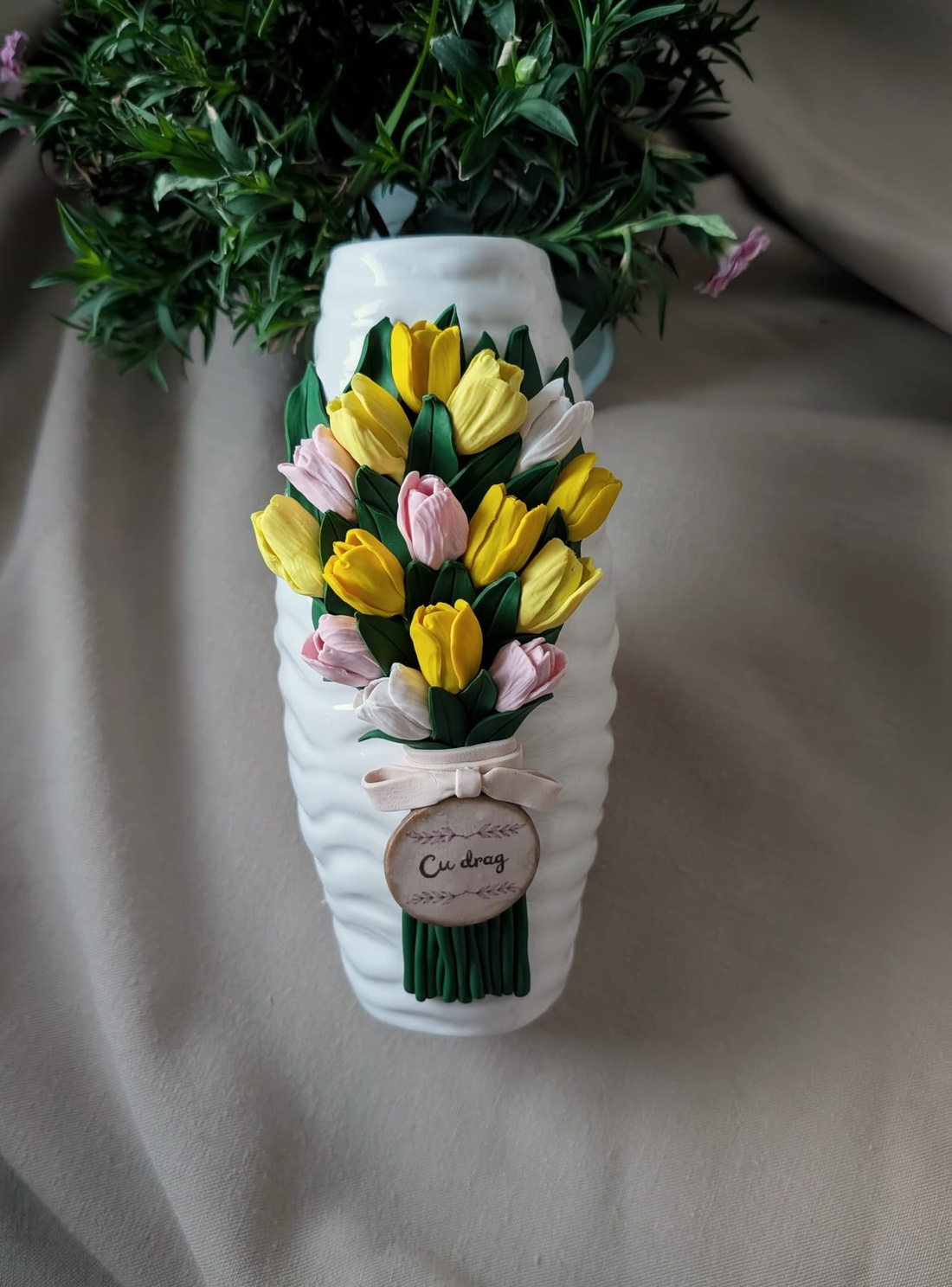 Vază decorativă handmade cu lalele din lut polimeric � personalizabilă - casă & stil de viață - decorațiuni de casă - accesorii florale - vaze - Artynos.ro