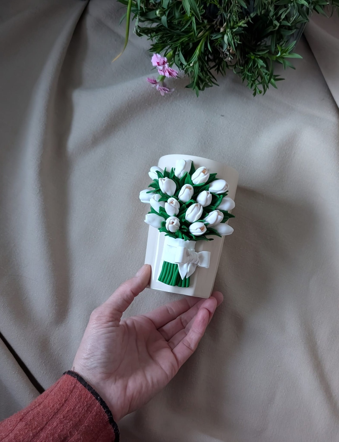 Pahar ceramic decorat manual cu buchet de lalele - personalizabil - casă & stil de viață - echipamente de bucătărie - accesorii de servire - căni - Artynos.ro