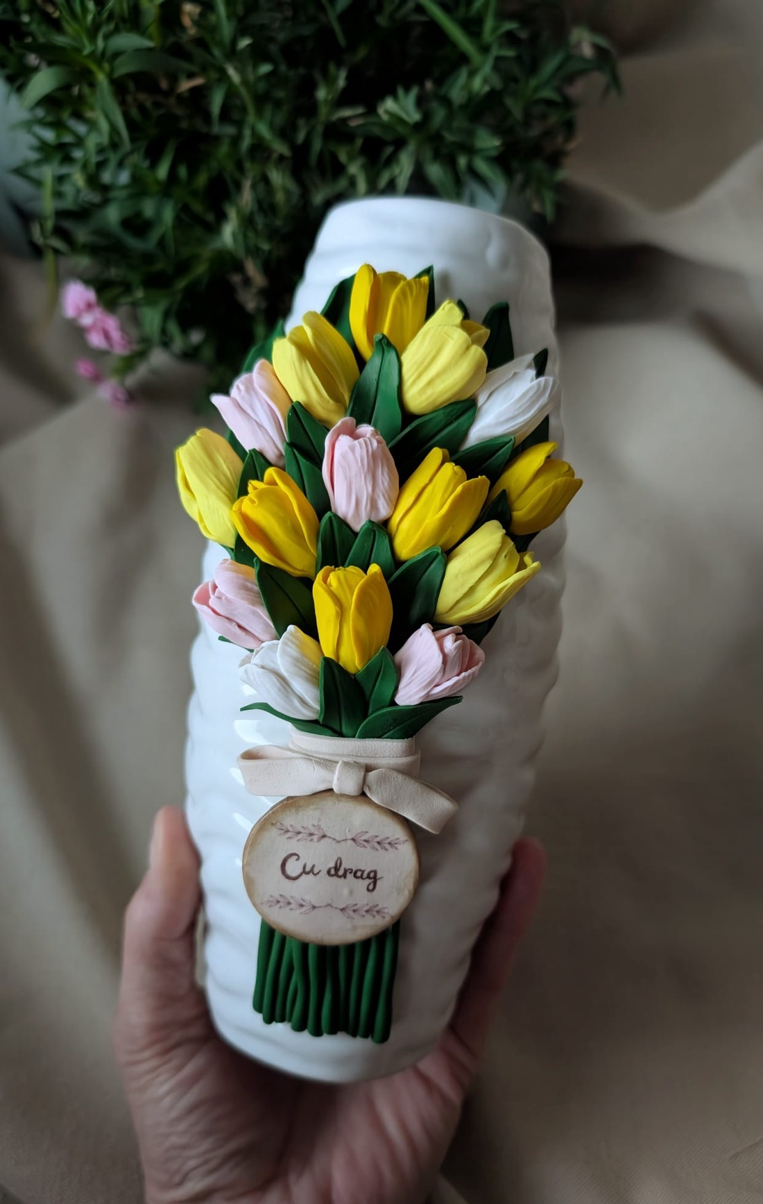 Vază decorativă handmade cu lalele din lut polimeric � personalizabilă - casă & stil de viață - decorațiuni de casă - accesorii florale - vaze - Artynos.ro