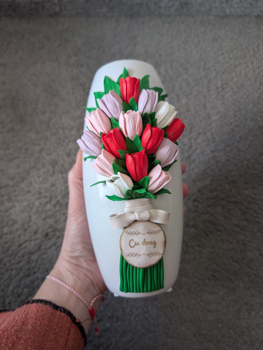 Vază decorativă handmade cu lalele din lut polimeric � personalizabilă - casă & stil de viață - decorațiuni de casă - accesorii florale - vaze - Artynos.ro