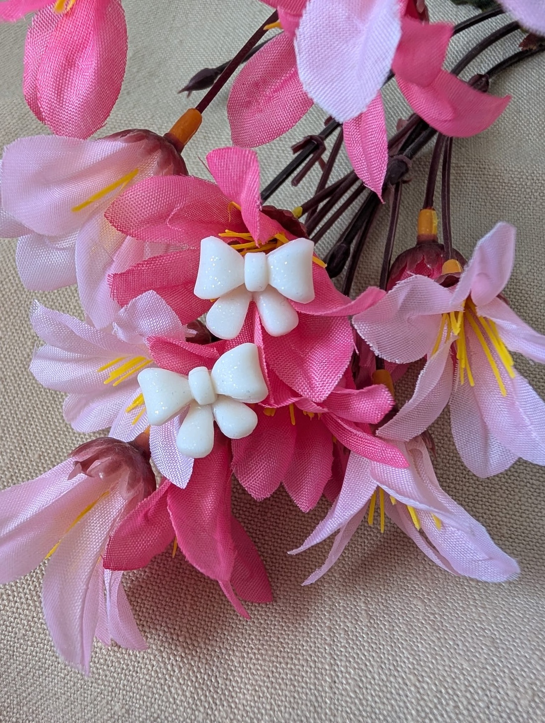 Cercei fundiță din fimo � cercei mici 1,5 cm - bijuterii - cercei - cercei cu figurine - Artynos.ro