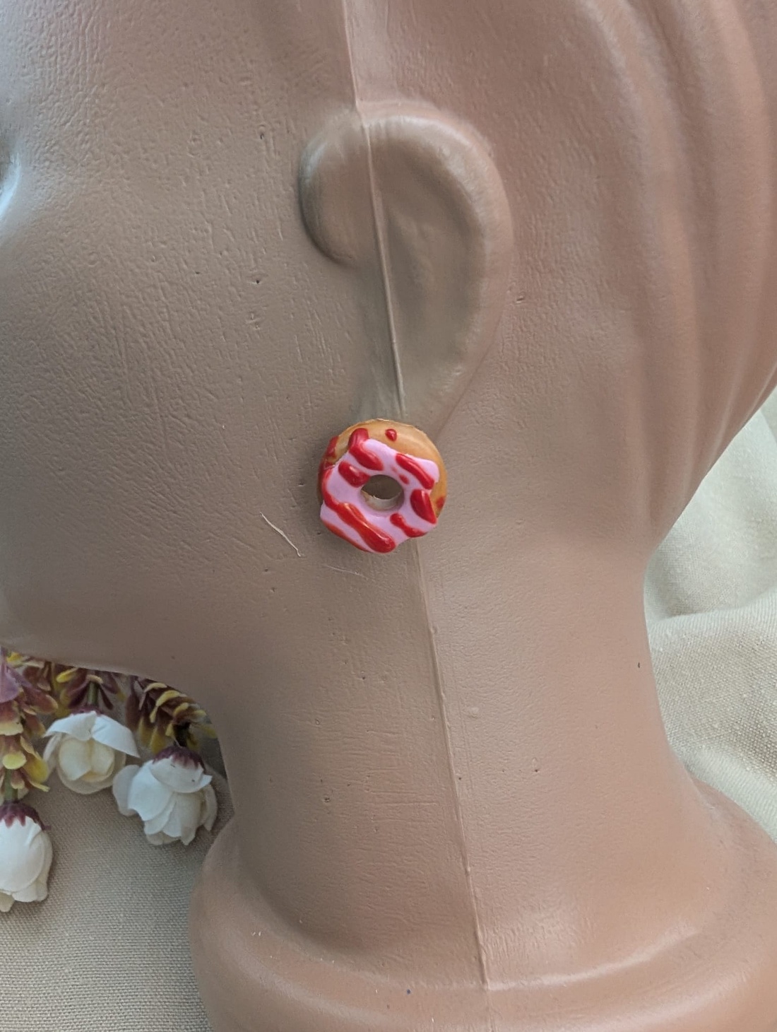 Cercei handmade Gogoși / Donuts din lut polimeric, cercei mici cu șurub - bijuterii - cercei - cercei cu figurine - Artynos.ro