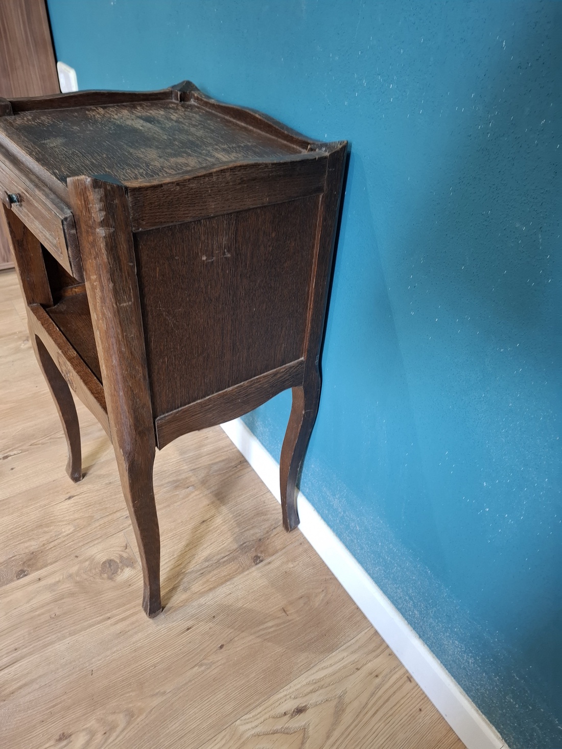 Noptiera antica Luis XV din nuc, maro inchis - casă & stil de viață - mobilier artizanal - secretar - Artynos.ro