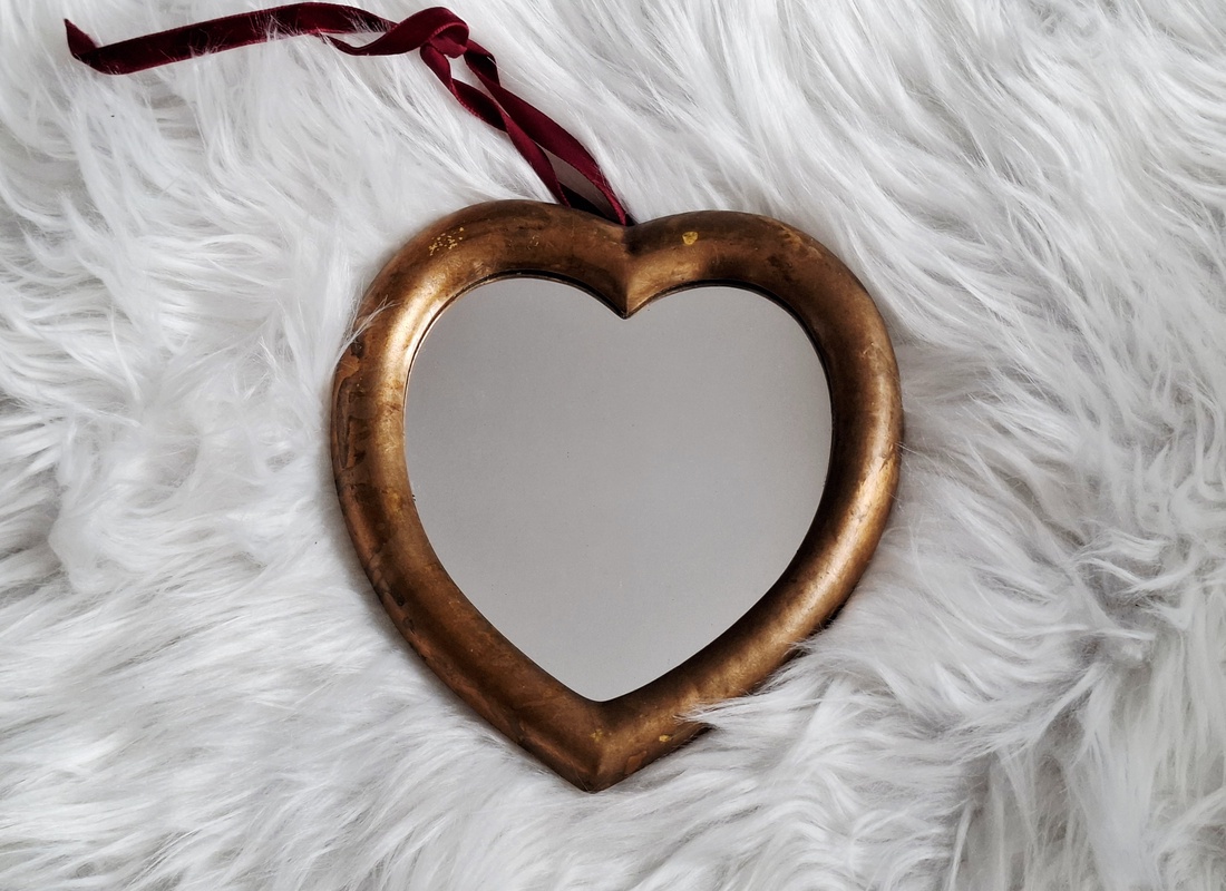 Oglinda antica in forma de inima cu rama de lemn - casă & stil de viață - decorațiuni de casă - oglinzi - Artynos.ro