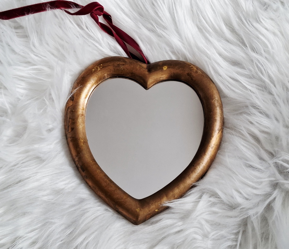 Oglinda antica in forma de inima cu rama de lemn - casă & stil de viață - decorațiuni de casă - oglinzi - Artynos.ro