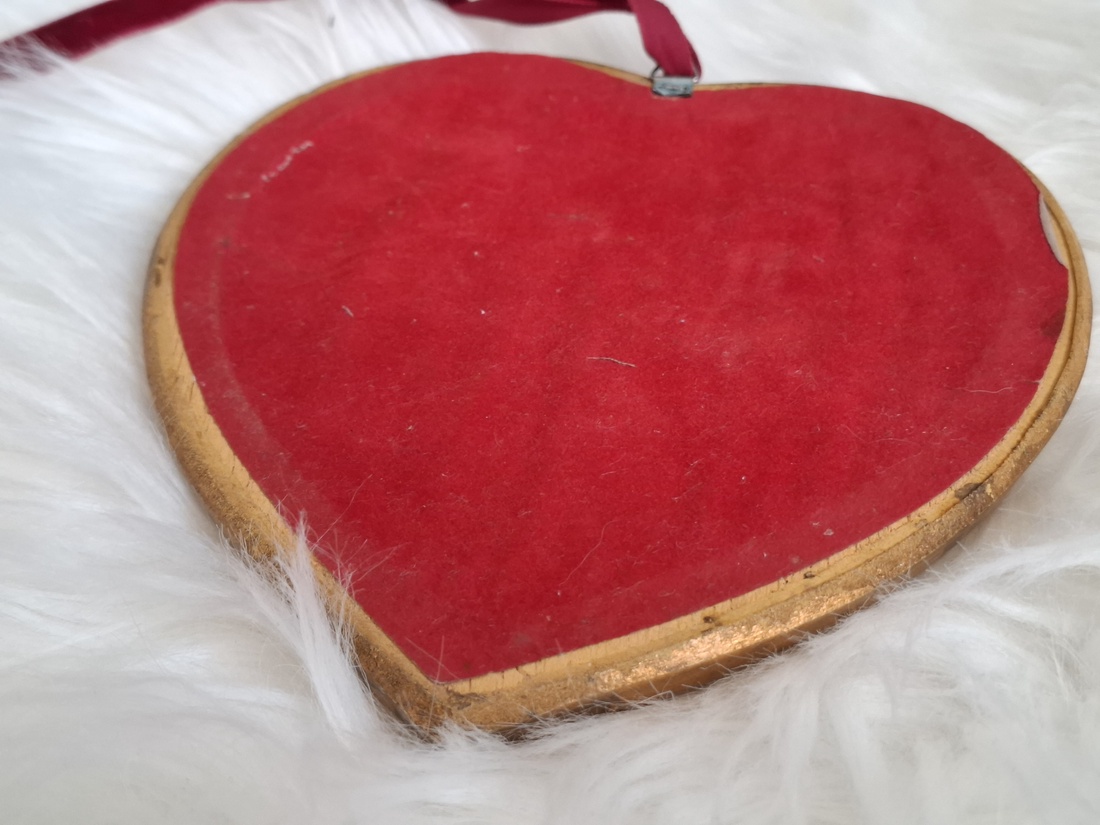 Oglinda antica in forma de inima cu rama de lemn - casă & stil de viață - decorațiuni de casă - oglinzi - Artynos.ro