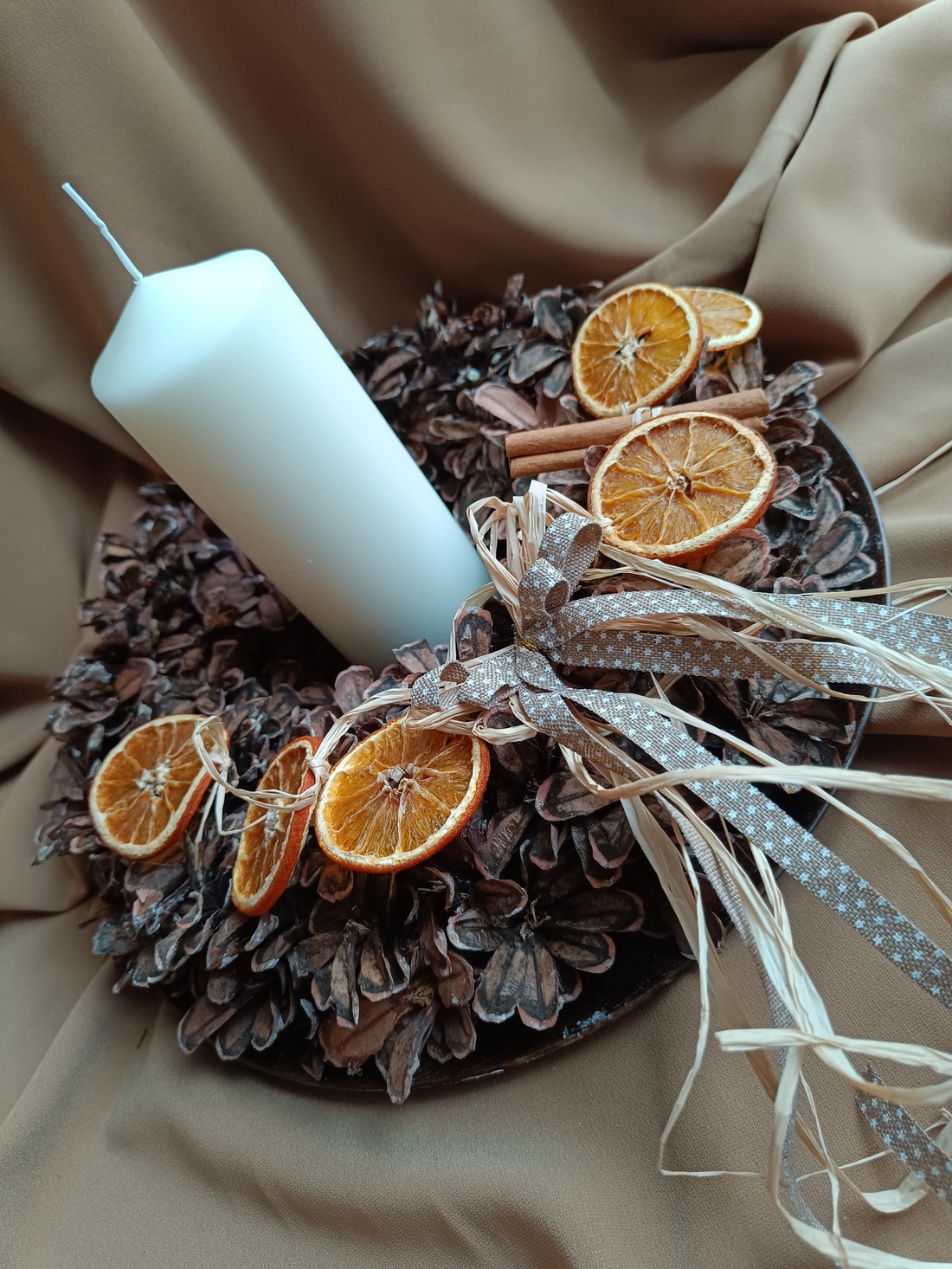 Decoratiune Craciun cu kumanare - crăciun - decorațiuni de crăciun de casă - decor pentru masă de crăciun - Artynos.ro