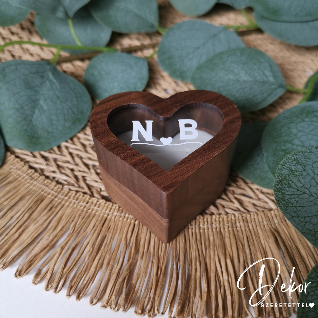 Suport inel în formă de inimă cu inscripție - personalizat cu inițialele - accesorii nuntă - accesorii de nuntă - suport verighete și perne pentru inele - Artynos.ro Suport inel în formă de inimă cu inscripție - personalizat cu inițialele - accesorii nuntă - accesorii de nuntă - suport verighete și perne pentru inele - Artynos.ro