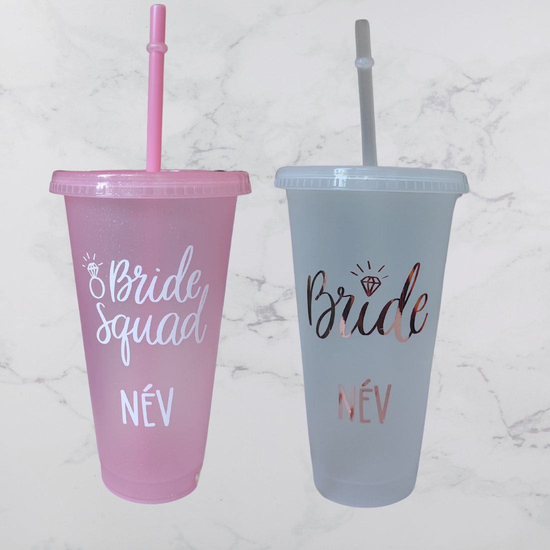 Pahar personalizat pentru petrecerea burlăcițelor cu capac și pai - 710 ml - accesorii nuntă - accesorii și cadouri de burlaci - Artynos.ro Pahar personalizat pentru petrecerea burlăcițelor cu capac și pai - 710 ml - accesorii nuntă - accesorii și cadouri de burlaci - Artynos.ro