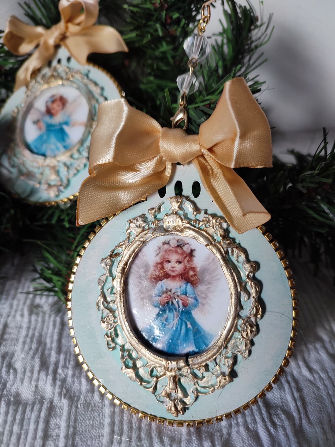 Set de 4 decoratiuni handmade Îngeri vintage în albastru și aur eleganță cerească pentru bradul tău - crăciun - decorațiuni de crăciun de casă - globuri de crăciun - Artynos.ro