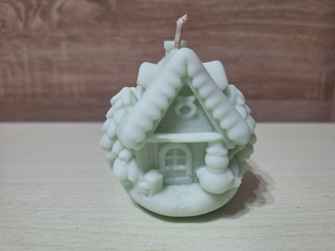 Lumânare parfumata-Casuța inzapezita - crăciun - decorațiuni de crăciun de casă - lumânări parfumate de crăciun - Artynos.ro