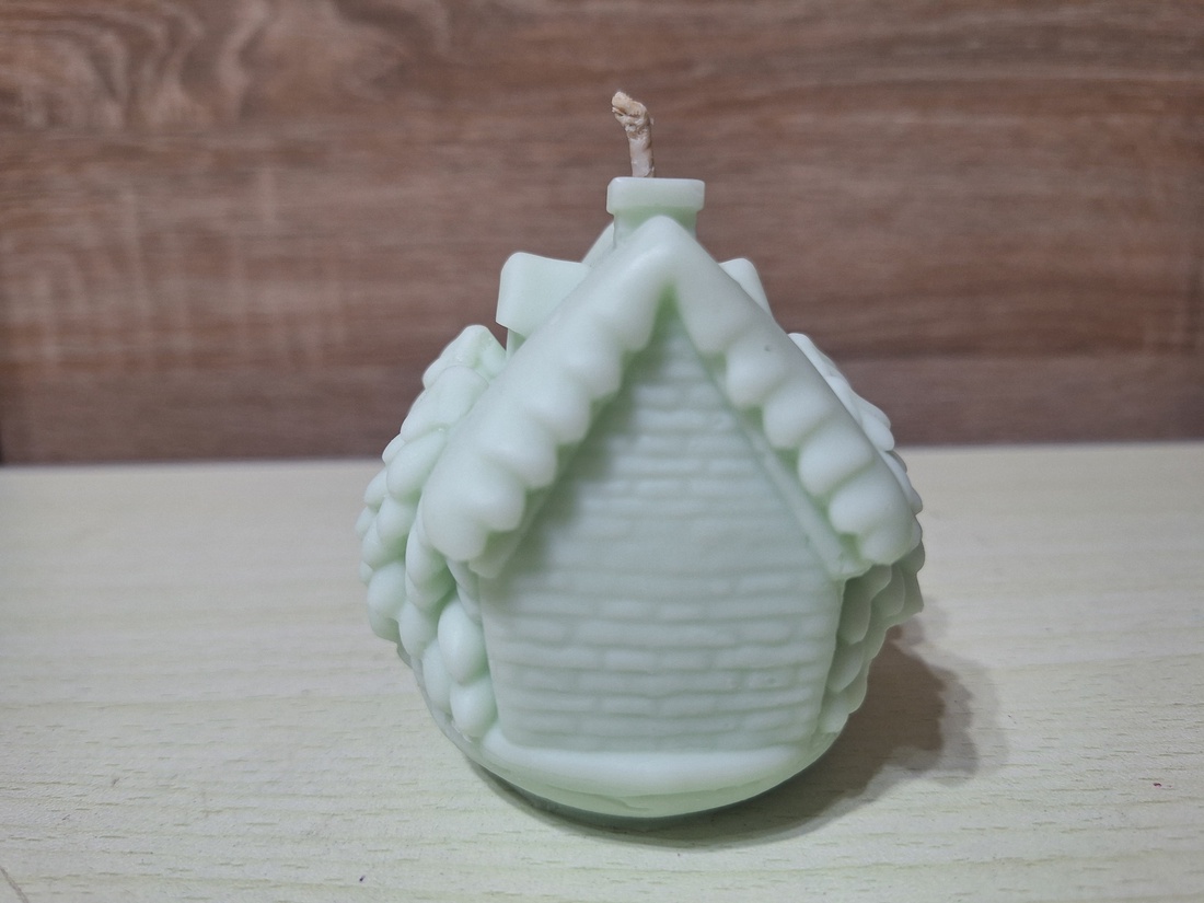 Lumânare parfumata-Casuța inzapezita - crăciun - decorațiuni de crăciun de casă - lumânări parfumate de crăciun - Artynos.ro